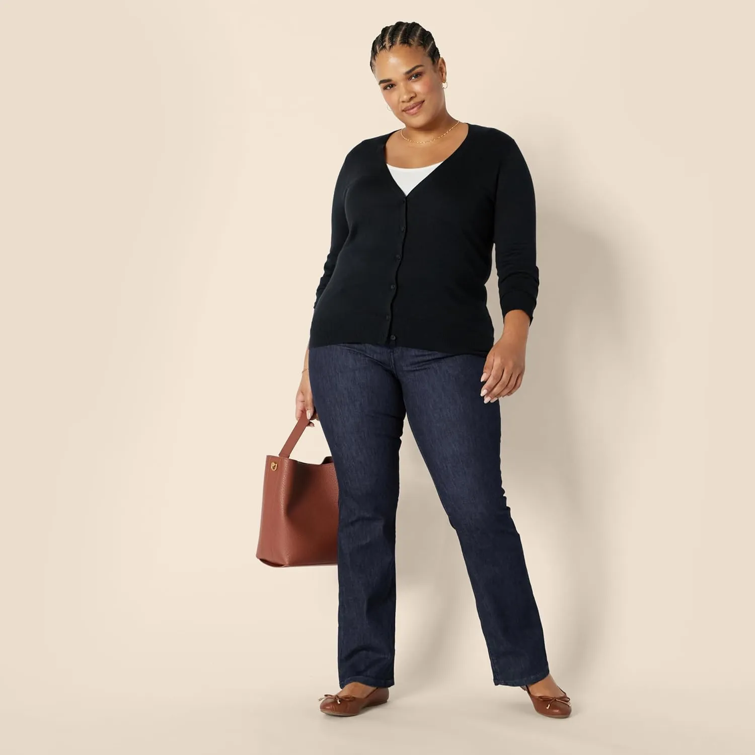 Amazon Essentials Women's Mid-Rise Stretchy Slim Bootcut Jean
