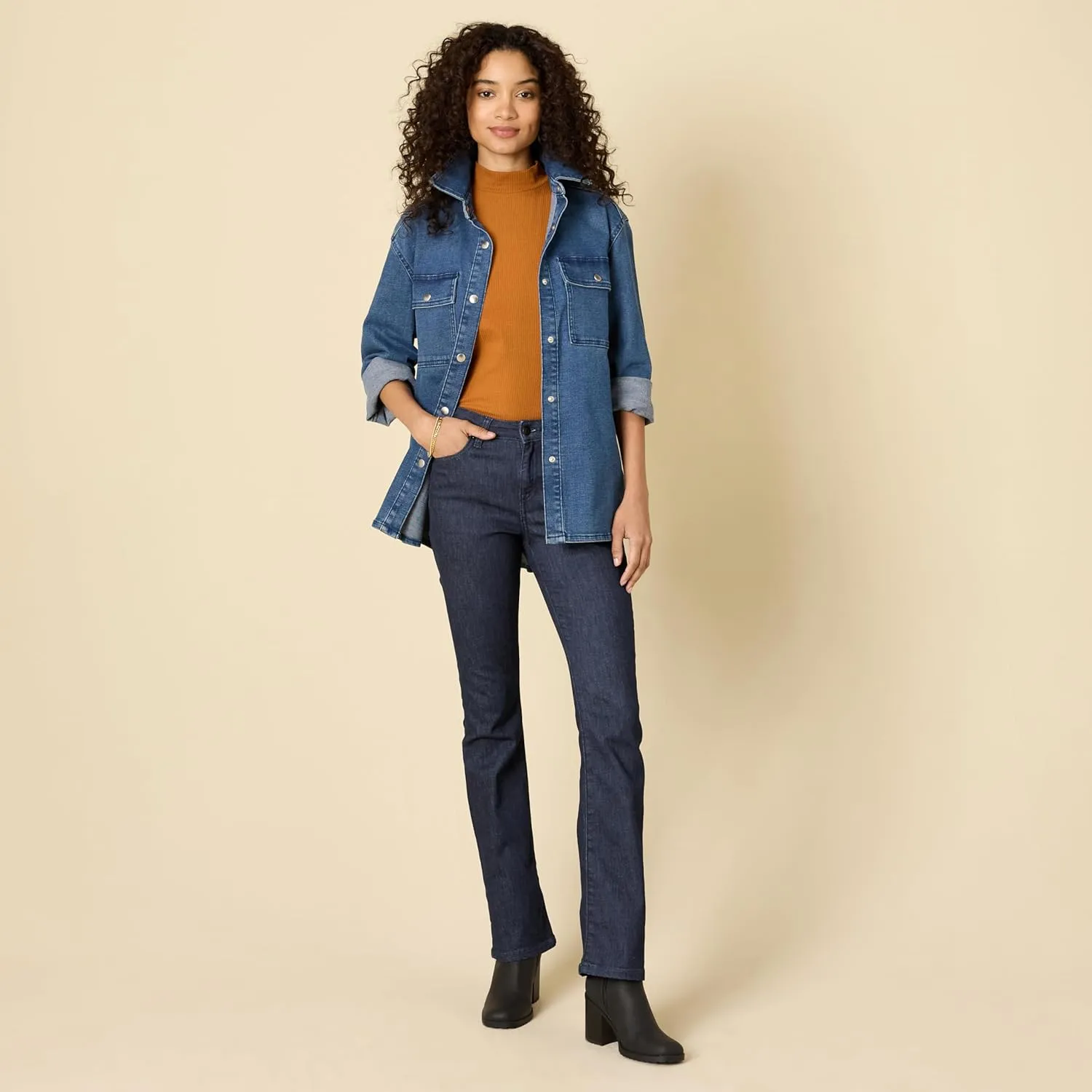 Amazon Essentials Women's Mid-Rise Stretchy Slim Bootcut Jean