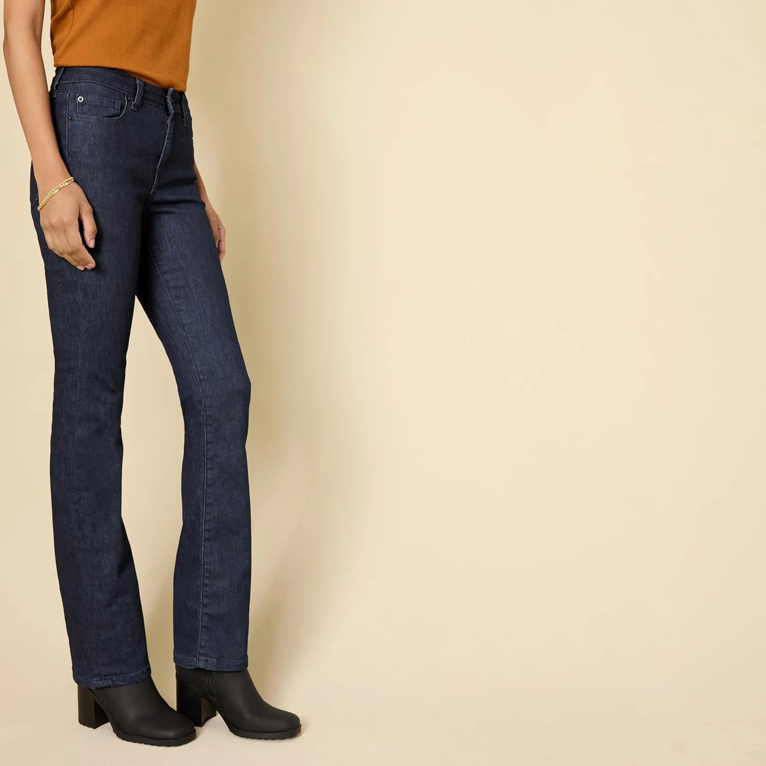 Amazon Essentials Women's Mid-Rise Stretchy Slim Bootcut Jean