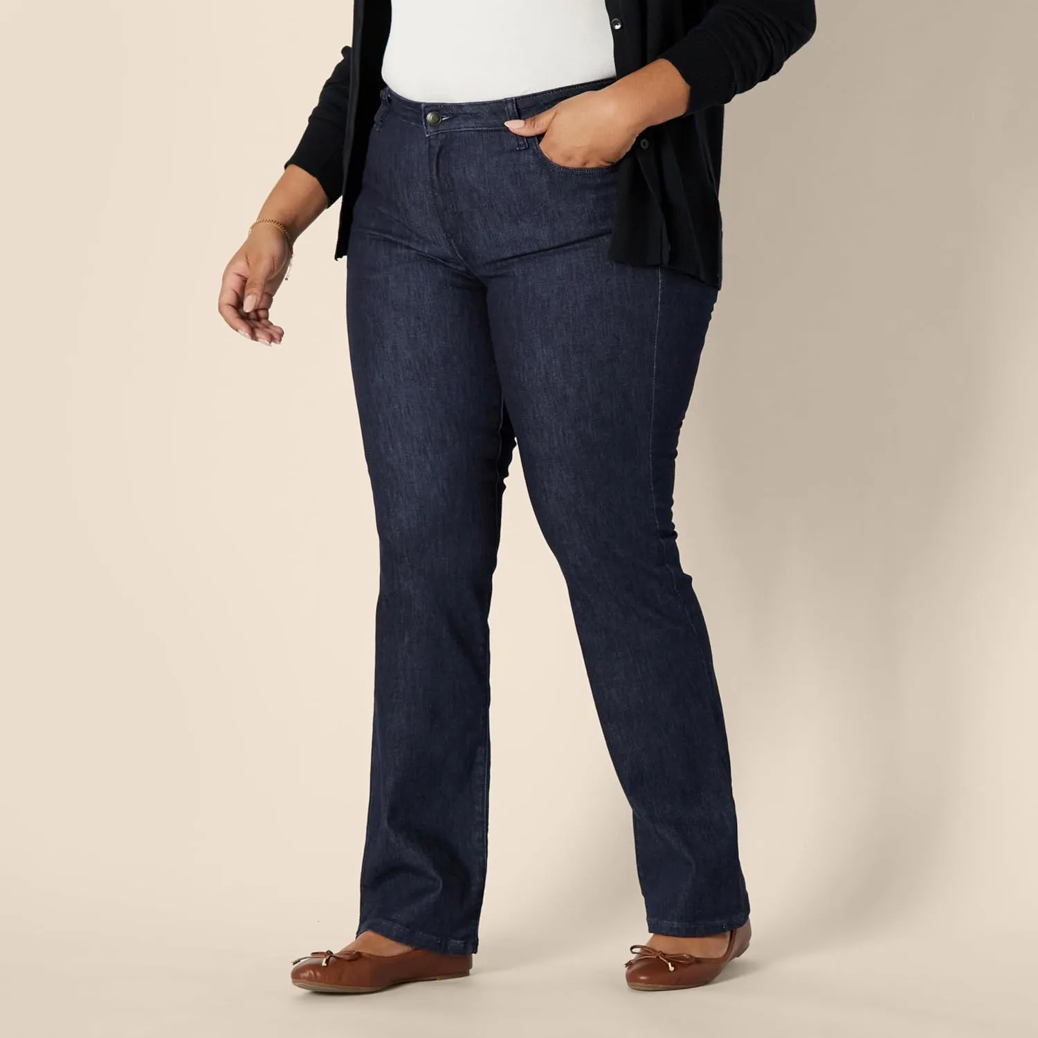 Amazon Essentials Women's Mid-Rise Stretchy Slim Bootcut Jean