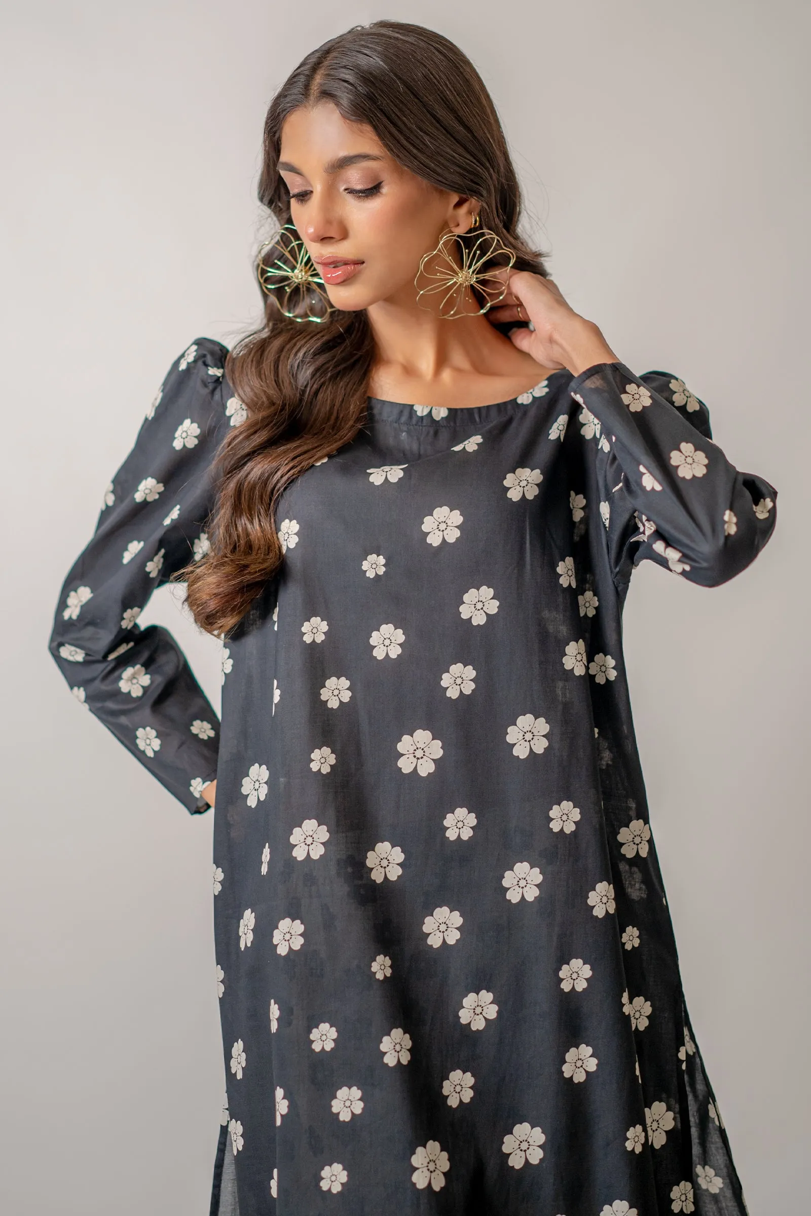 White Flowers 2 piece